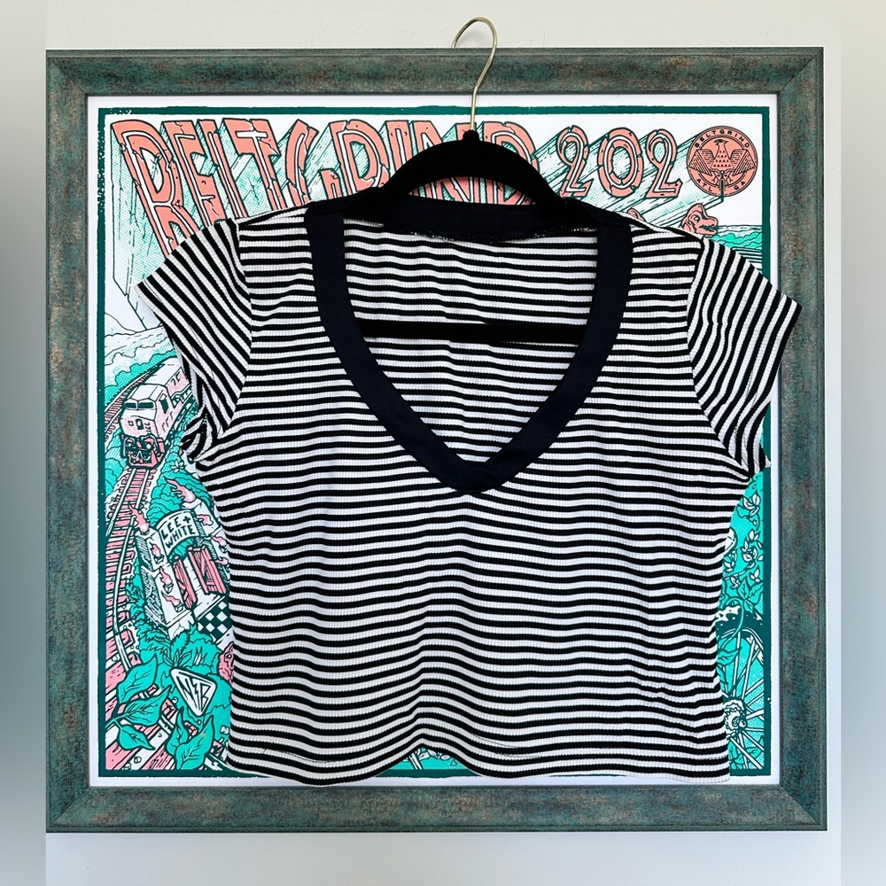 Striped Black and White Cropped V-Neck Cap Sleeves Top Women’s Size S Small
